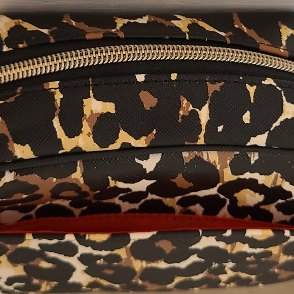 VICTORIA'S SECRET LEOPARD PRINTCROSSBODY BAG - Picture 4 of 13